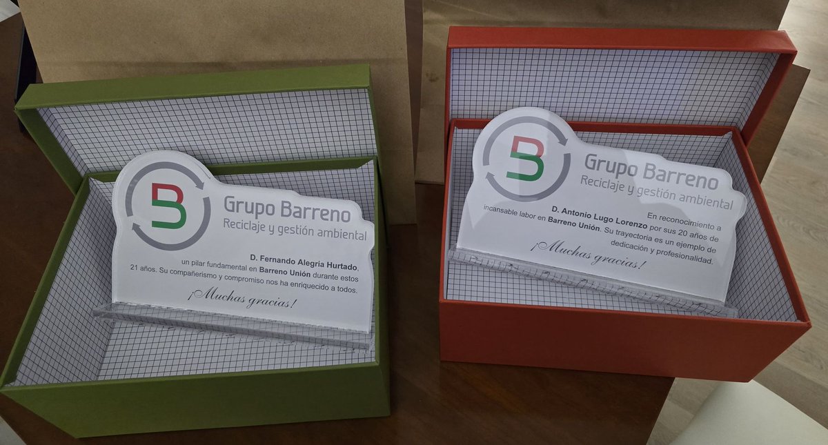 grupo_barreno's tweet photo. Almuerzo navideño 2024...La reunión sirvió también, para brindar un merecido homenaje a dos de nuestros compañeros, Antonio Lugo Lorenzo y Fernando Alegría Hurtado, que cumplieron 20 y 21 años respectivamente, formando parte de un excelente grupo humano.
#grupobarreno#navidad2024 https://t.co/yaaYNk34SL