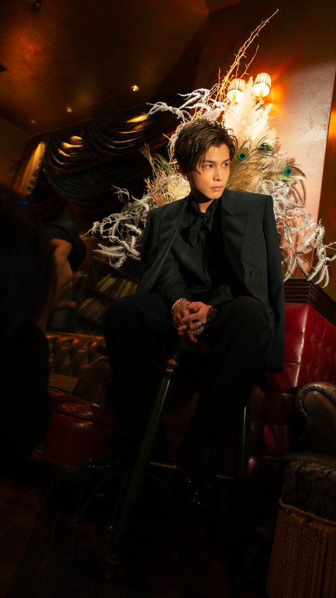 BMG__official_'s tweet photo. New Single「Phone Number」2.12 OUT
 
ビジュアル撮影の模様をお届け😎
 
MATE限定「完全受注生産デラックスBOX盤」🎄
予約締切：2024.12.22(日)23:59まで
 
予約はこちら
https://t.co/bMcdgORAlz
 
#岩田さんを隠し撮り
#岩田剛典
#PhoneNumber
#bemyguest https://t.co/LmnWjr9QuT