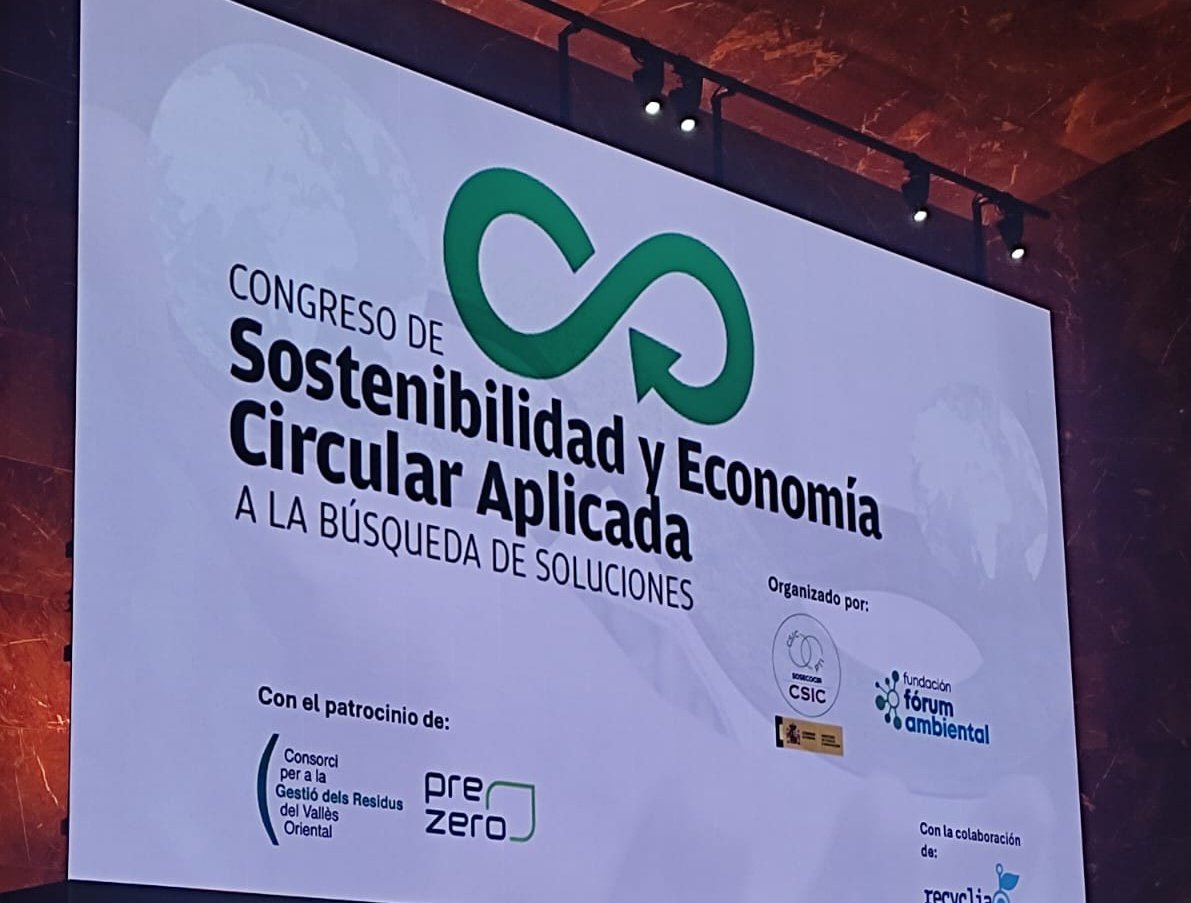 alcompost24's tweet photo. ¡El proyecto ALCOMPOST sigue divulgando la importancia del compostaje del alperujo!🫒
Nuestra investigadora Sara Velilla presentó un póster del proyecto en el Congreso de Sostenibilidad y Economía Circular Aplicada celebrado en Madrid los días 11 y 12 de diciembre. @PTISosEcoCir https://t.co/osaTMo1TNg