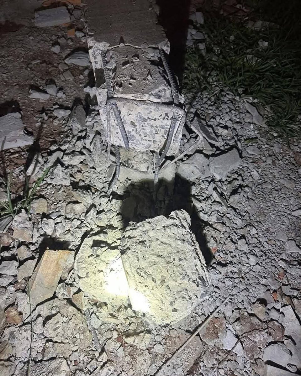 jfergo86's tweet photo. Se derrumba Centro de Salud recién inaugurado en San Alberto.
La estructura construida con una inversión aproximada de 500millones Gs habría sido realizada con materiales de baja calidad. https://t.co/j4EnH3F4s2