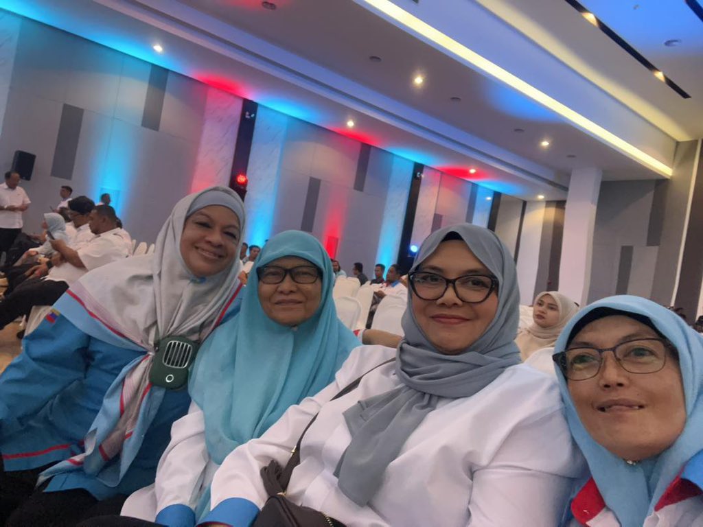 pkr_segambut's tweet photo. [PHOTO STORY]

Kongres Nasional Khas Keadilan 2024
📅15 Disember 2024
📍Shah Alam, Selangor

🇲🇾🇲🇾🇲🇾

KEADILAN UNTUK SEMUA.

#KeadilanMalaysia​​
#KeadilanSegambut​​​​
#membujurlalumelintangpatah
#segambut
#P117
#MalaysiaMadani
#penerangankeadilan
#kongreskhaskeadilan https://t.co/hCuJQ8HDxW