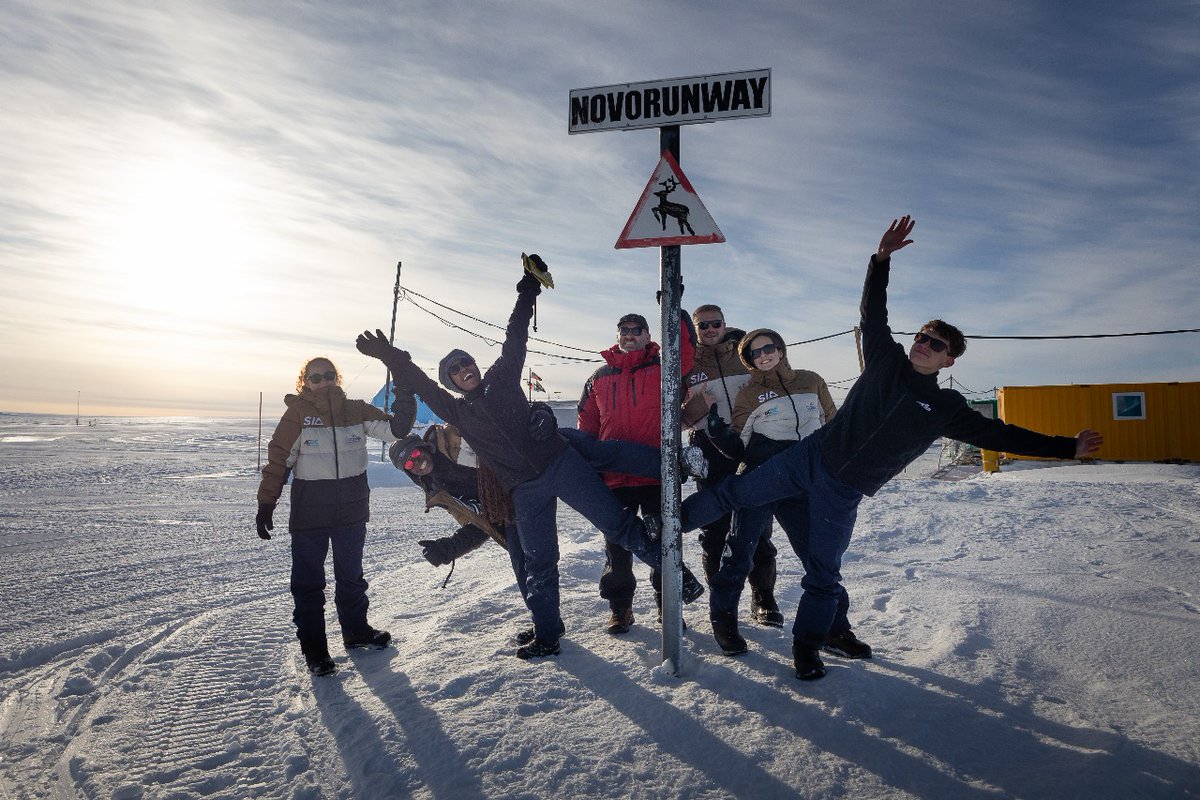 Students in Antarctica tweet media