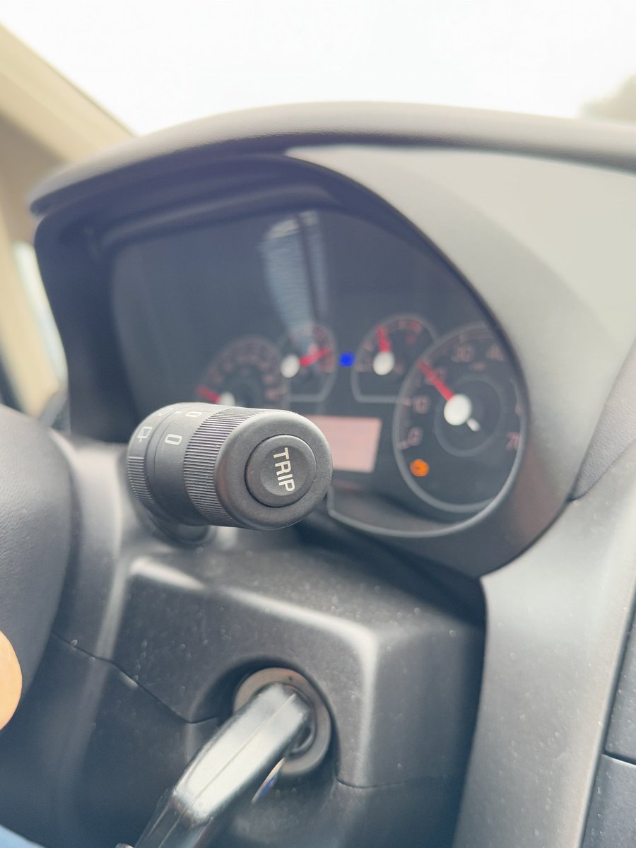 Arabanın bile trip atma tuşu var