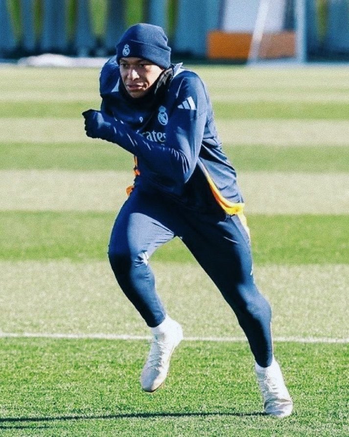 🚨| Kylian Mbappé est DE RETOUR à l'entraînement. Il s'entraîne à part pour le moment. ✅🔥