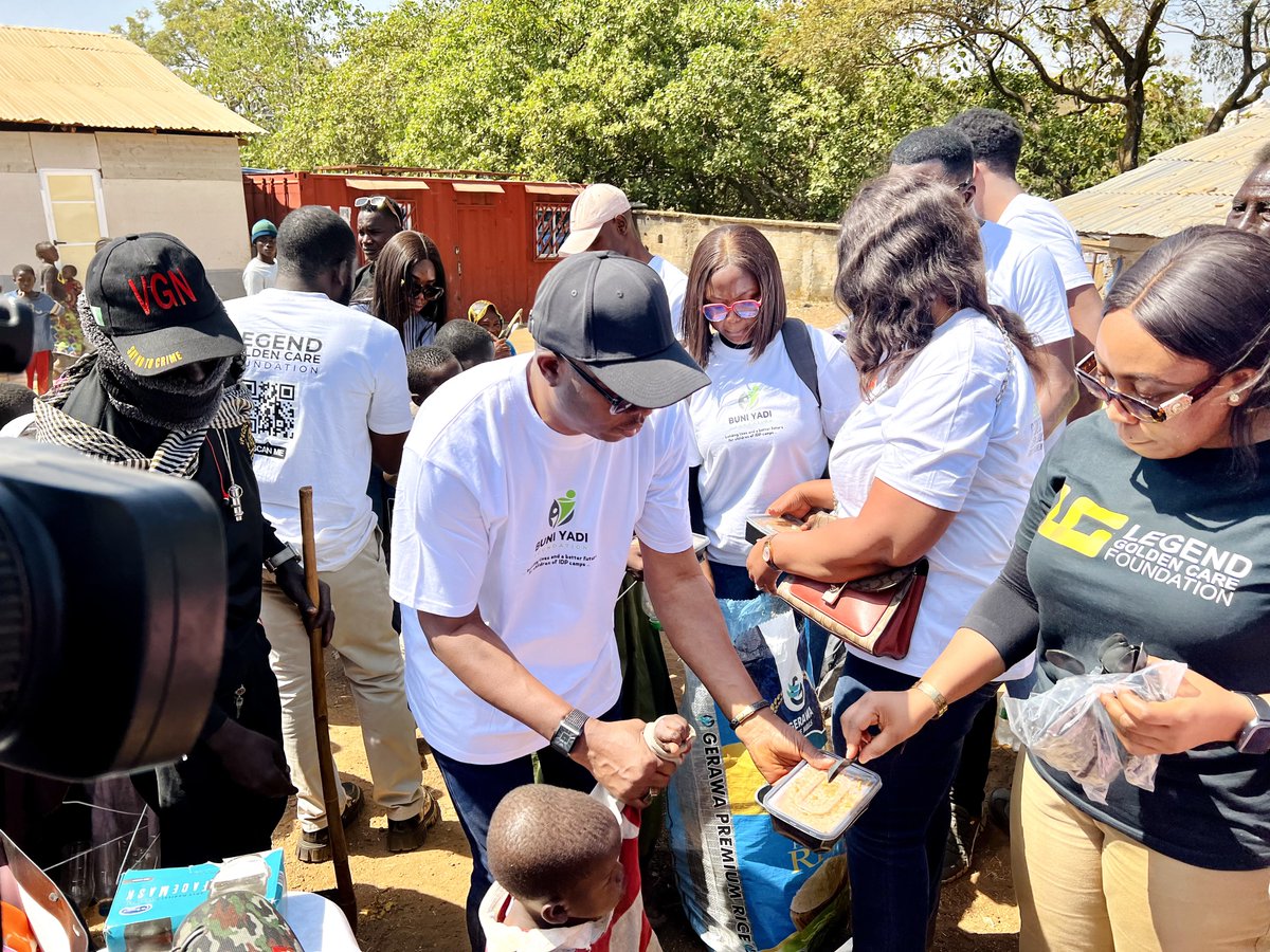 TheLGCF's tweet photo. On the 14th of December, LGCF in partnership with the Buni Yadi Foundation (BYF), was at the IDP camp in Durumi, Area 1, Abuja. The visit was in support of BYF’s STEM Education Practical Concepts Event and End-of-Year Food Outreach for children in the camp.
#IDPCamp #foodoutreach https://t.co/iF4YgGajL0