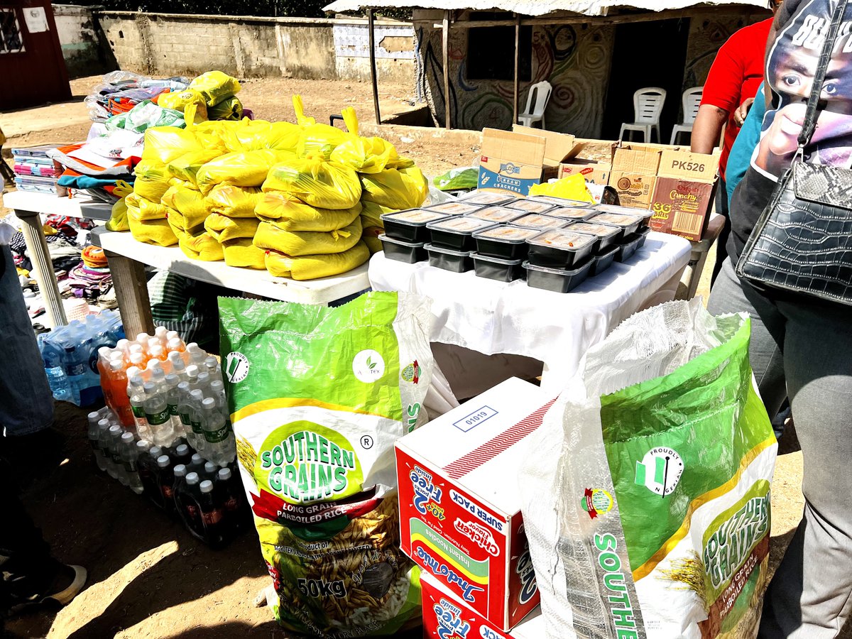 TheLGCF's tweet photo. On the 14th of December, LGCF in partnership with the Buni Yadi Foundation (BYF), was at the IDP camp in Durumi, Area 1, Abuja. The visit was in support of BYF’s STEM Education Practical Concepts Event and End-of-Year Food Outreach for children in the camp.
#IDPCamp #foodoutreach https://t.co/iF4YgGajL0