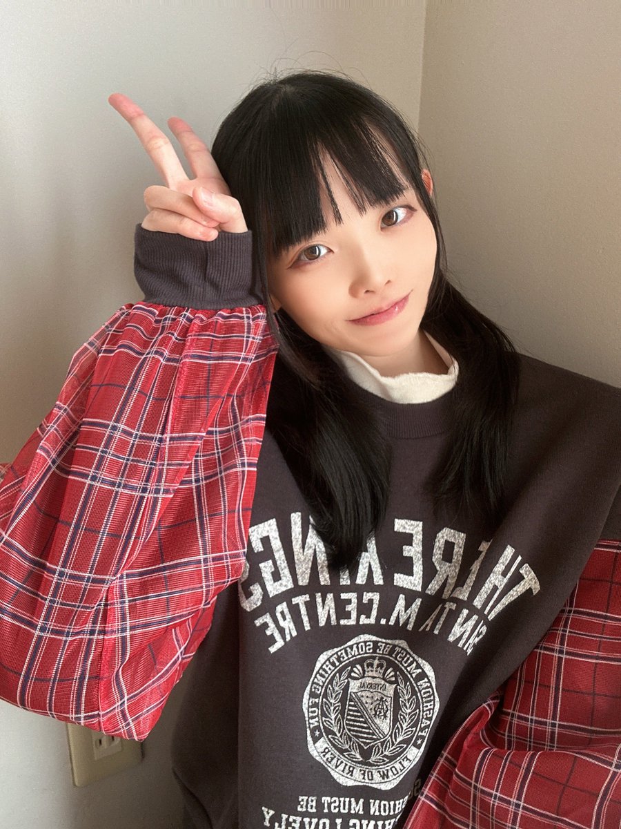 poroporo_0929's tweet photo. はじめましての方も、今まで繋がってくださってた方にも改めて自己紹介？です！

これからもよろしくおねがいします🙏🏻✨

#よろしく #自己紹介 #コスプレイヤー #アイドル https://t.co/RECTWwM96u