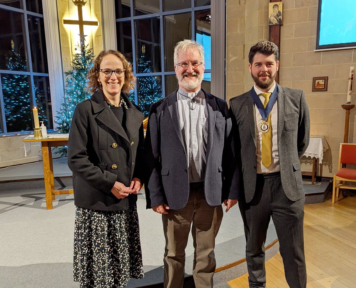 The Deputy Mayor was full of joy as he attended a lovely commuity Christmas carol service at the Ascension Churdch Haywards Heath <a href="/HaywardsThe/">The Ascension Church, Haywards Heath</a>,  featuring the <a href="/stwilfridshayw1/">stwilfridshaywardsheath</a> School Choir, together with <a href="/AlisonEBennett/">Alison Bennett</a> #CommunitySpirit