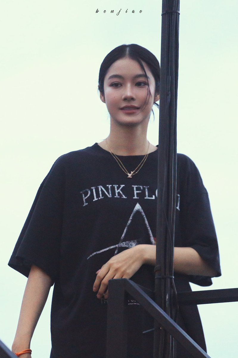 Poor__cherry's tweet photo. ไอ้บ้าเอ้ยยยยยเซ็ตเสื้อพิ้งฟอยมันโดนเส้นอะ อยากพาไปคุ้ยเสื้อที่ตึกแดงหวานๆ https://t.co/4dF9uDrsQ6