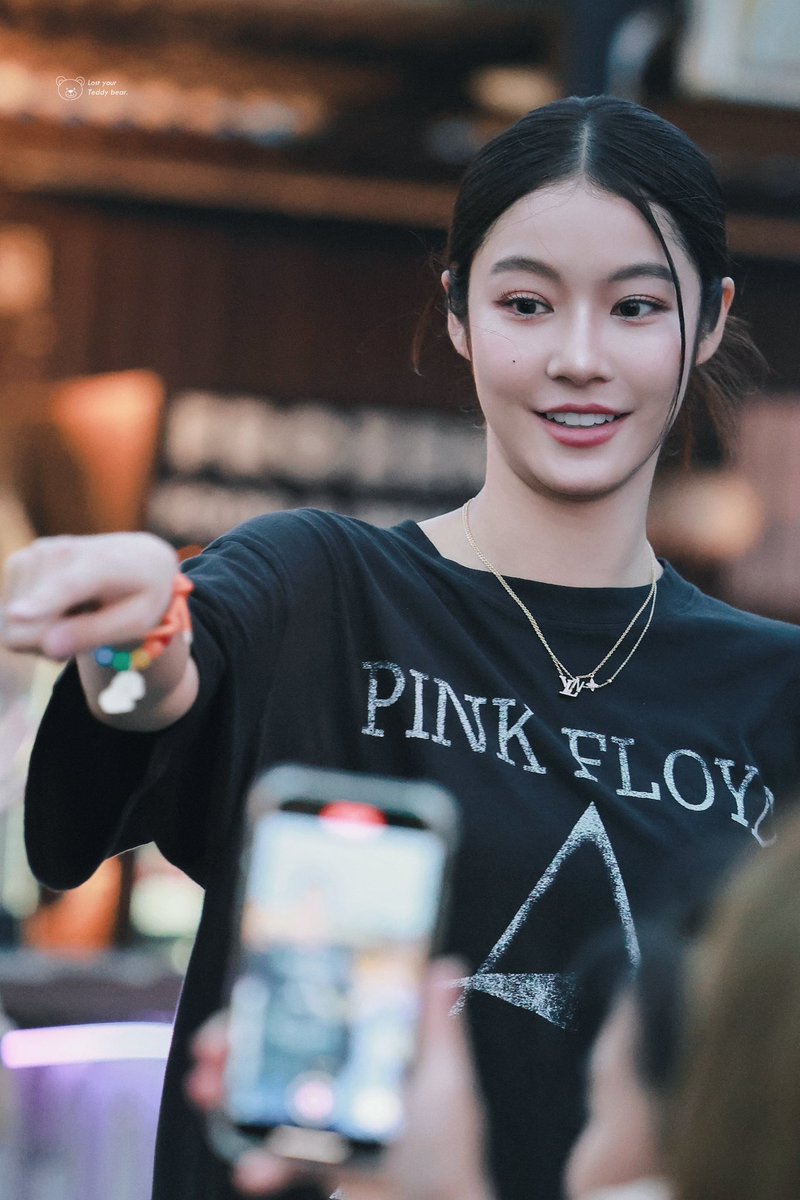 Poor__cherry's tweet photo. ไอ้บ้าเอ้ยยยยยเซ็ตเสื้อพิ้งฟอยมันโดนเส้นอะ อยากพาไปคุ้ยเสื้อที่ตึกแดงหวานๆ https://t.co/4dF9uDrsQ6