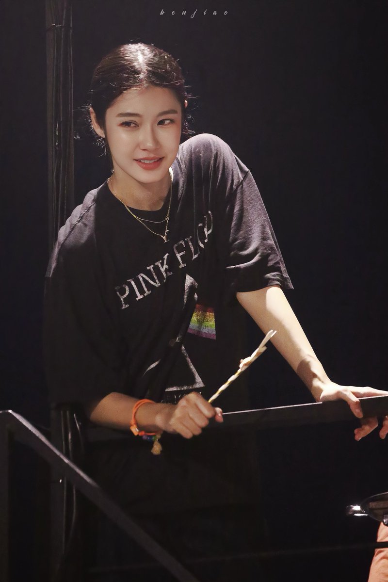 Poor__cherry's tweet photo. ไอ้บ้าเอ้ยยยยยเซ็ตเสื้อพิ้งฟอยมันโดนเส้นอะ อยากพาไปคุ้ยเสื้อที่ตึกแดงหวานๆ https://t.co/4dF9uDrsQ6