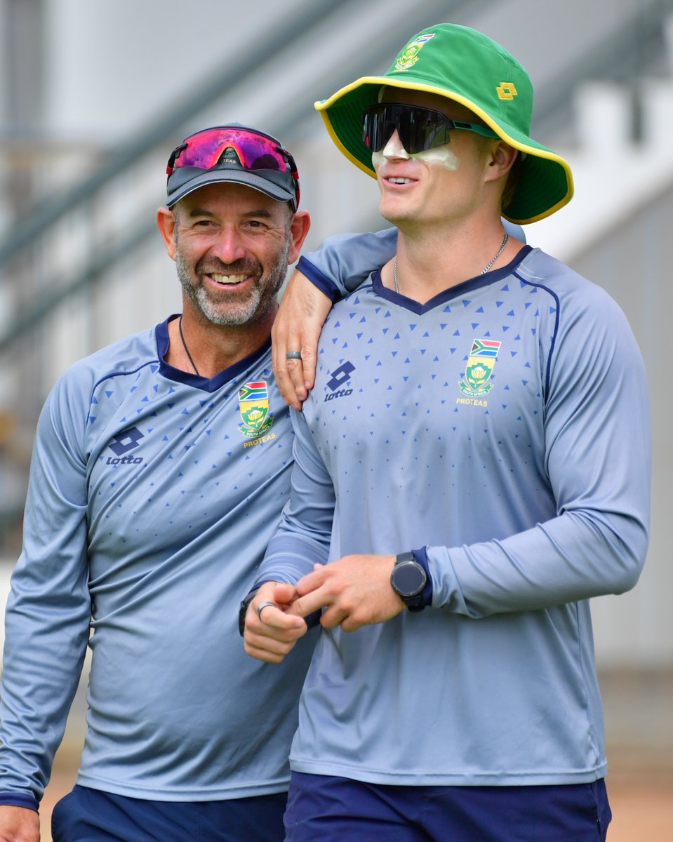 ProteasMenCSA's tweet photo. Format Switch in full-swing!👊

Our Proteas are getting stuck into their preparations ahead of the 1st of 3 ODI’s against Pakistan tomorrow in Paarl.🇿🇦🏏☀️

🎟️Get your tickets NOW at https://t.co/qMKjaITNM1

#WozaNawe 
#BePartOfIt #SAvPAK https://t.co/rEvyijuBKa