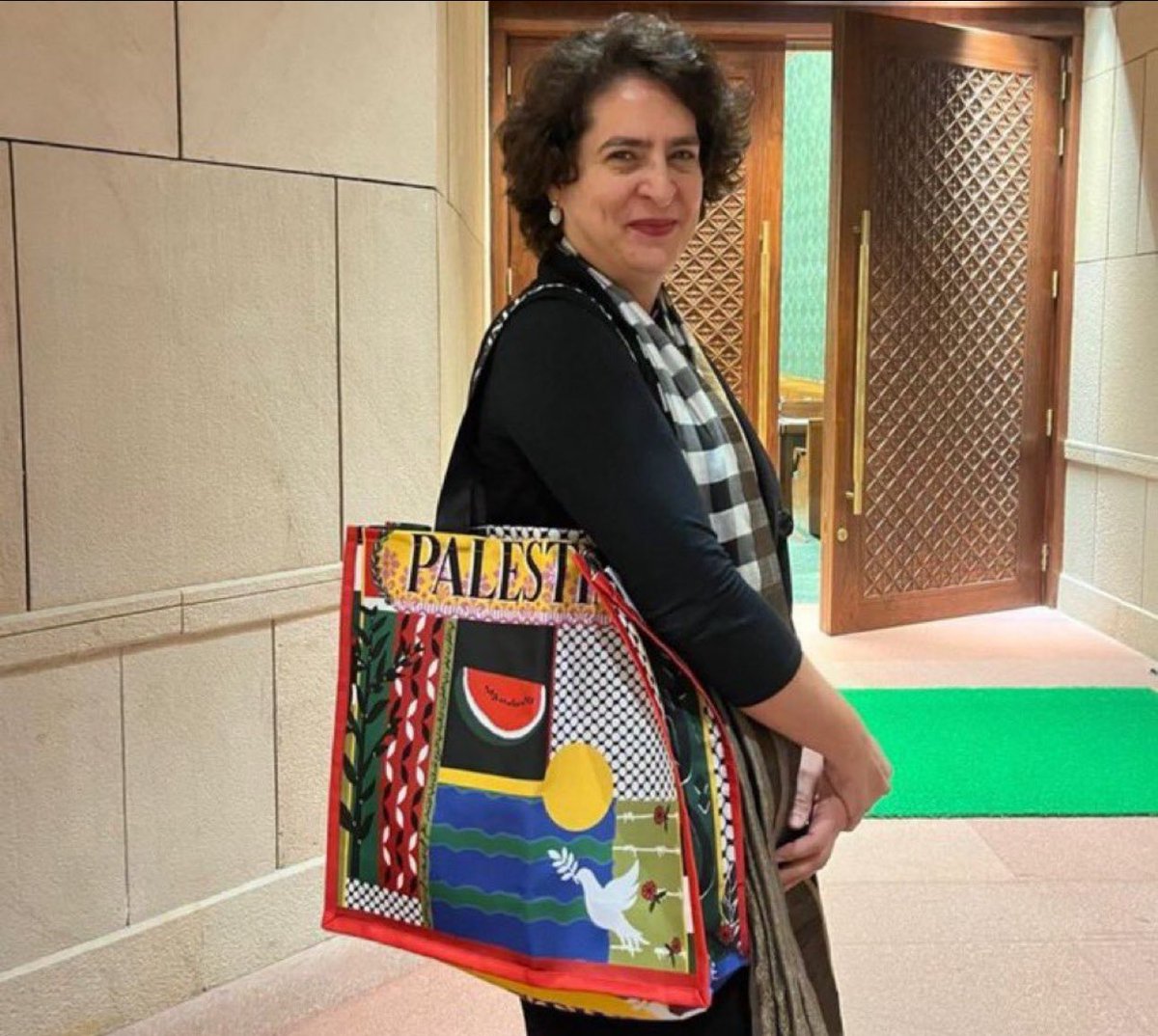 SureshNakhua's tweet photo. #CongressEdition
#PinkyChronicles
घर से निकलते ही कुछ दूर चलते ही https://t.co/RMStVMXtjF