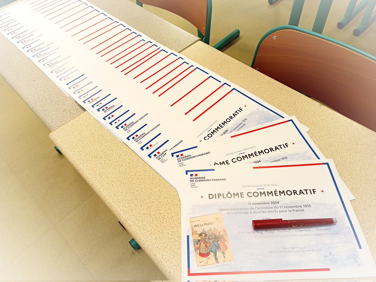 [#MÉMOIRE] - Remise de diplômes commémoratifs à mes élèves du #Collège Roger Quillot qui ont participé activement à la cérémonie du 11 novembre à #Durtol ! 🇫🇷 
Un belle façon de prolonger ce temps fort de leur #ParcoursCitoyen &amp; de valoriser leur mobilisation civique ! 👍🏻
#EMC
