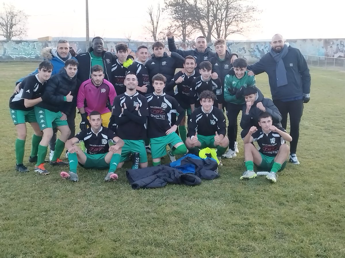 CDVictoriaCF's tweet photo. 🟢AFICIONADO "B" | Nuestro Aficionado B vuelve a la senda de la victoria tras un ajustado resultado por 1-2 ante el Atlético Serrada.

⚽Goles de:
Aymane
Alberto

ℹ️ Mas información en nuestra pagina web.

#AficionadoB #CDVictoriaCF https://t.co/Hu8LwUMinN