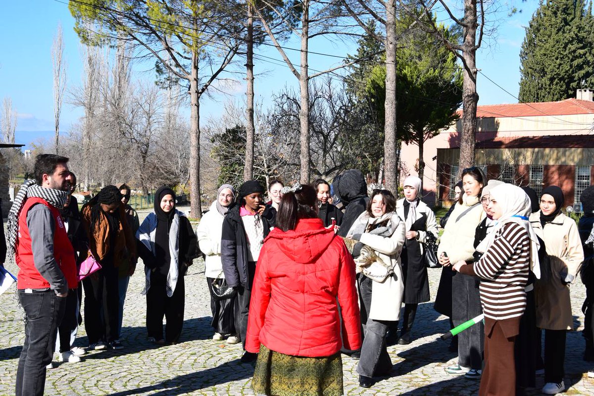 GSB_AydinGM's tweet photo. Aydın Adnan Menderes Üniversitesi Uluslararası Öğrenci Topluluğu üyesi  15 farklı ülkeden gelen gençlerimizle birlikte, Afrodisias Antik Kenti ziyareti gerçekleştirdik. #GençlikMerkezleri https://t.co/0DVzDIXjDu