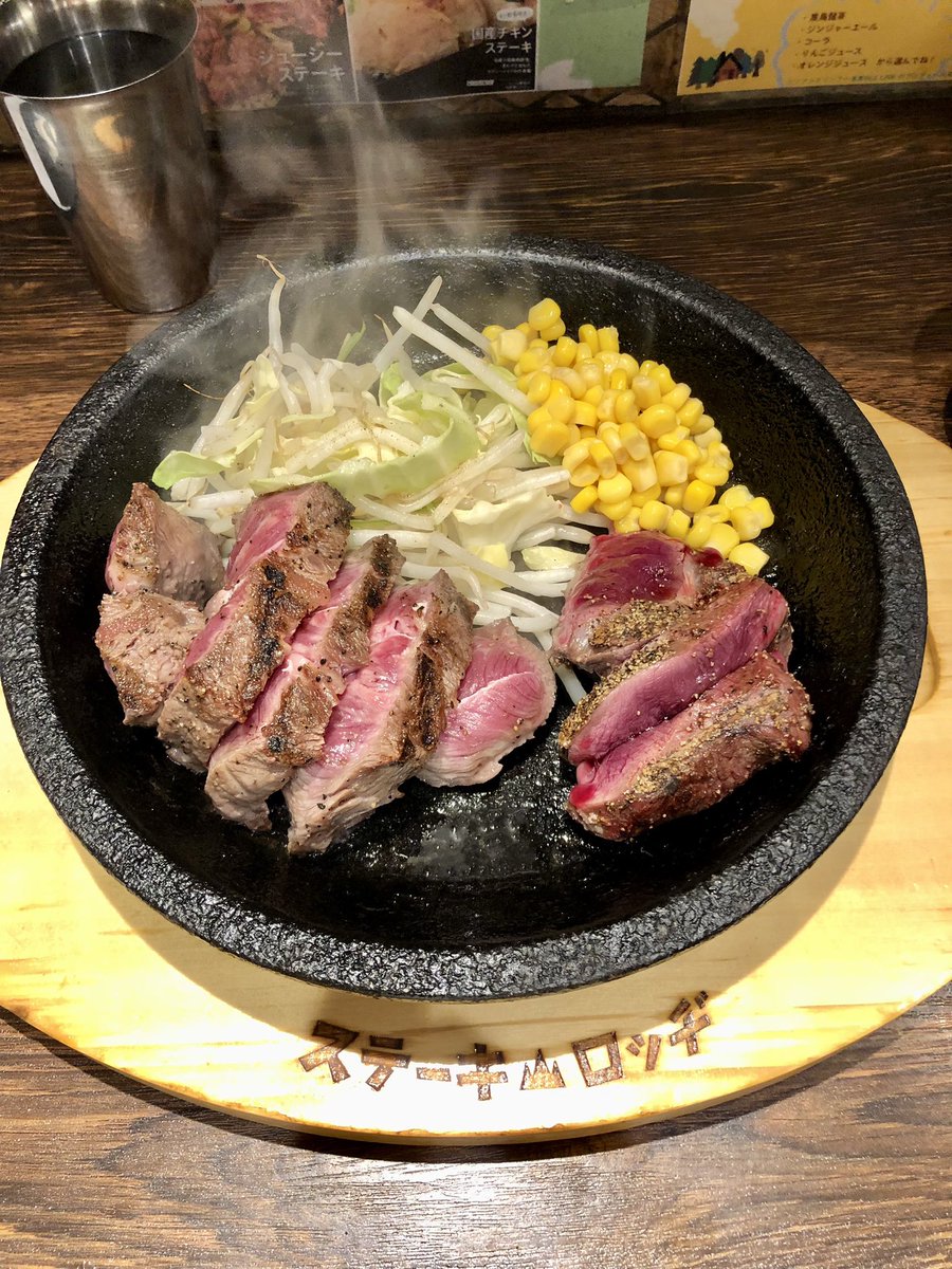 boutsu08's tweet image. 今回のミネラルショーは面白いカルサイトがたくさん目に入ったので、カルサイト祭りになりました。１枚目の画像は3つ全部カルサイトです！お昼も食べず歩き回った後は有蹄類と有袋類のステーキを食べて帰りました。
 #東京ミネラルショー2024