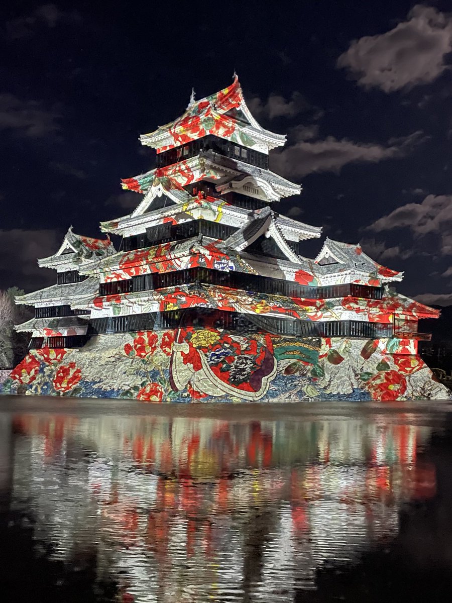 barzero's tweet photo. 松本城🏯のプロジェクションマッピング観てきました😀
今年も最高の演出楽しめます‼️
是非足をお運びください。 https://t.co/H71eavnNxD