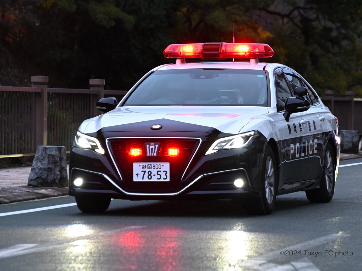 TokyoECPhoto's tweet photo. 静岡県警察
年末の交通安全県民運動出発式

*   *   *   *   *   *   *   *   *   *   *   *   *
県警本部では、
飲酒運転の根絶
歩行者・自転車の安全確保
夜間・薄暮時間帯の反射材着用を呼びかけています。 https://t.co/pvxDJGive9