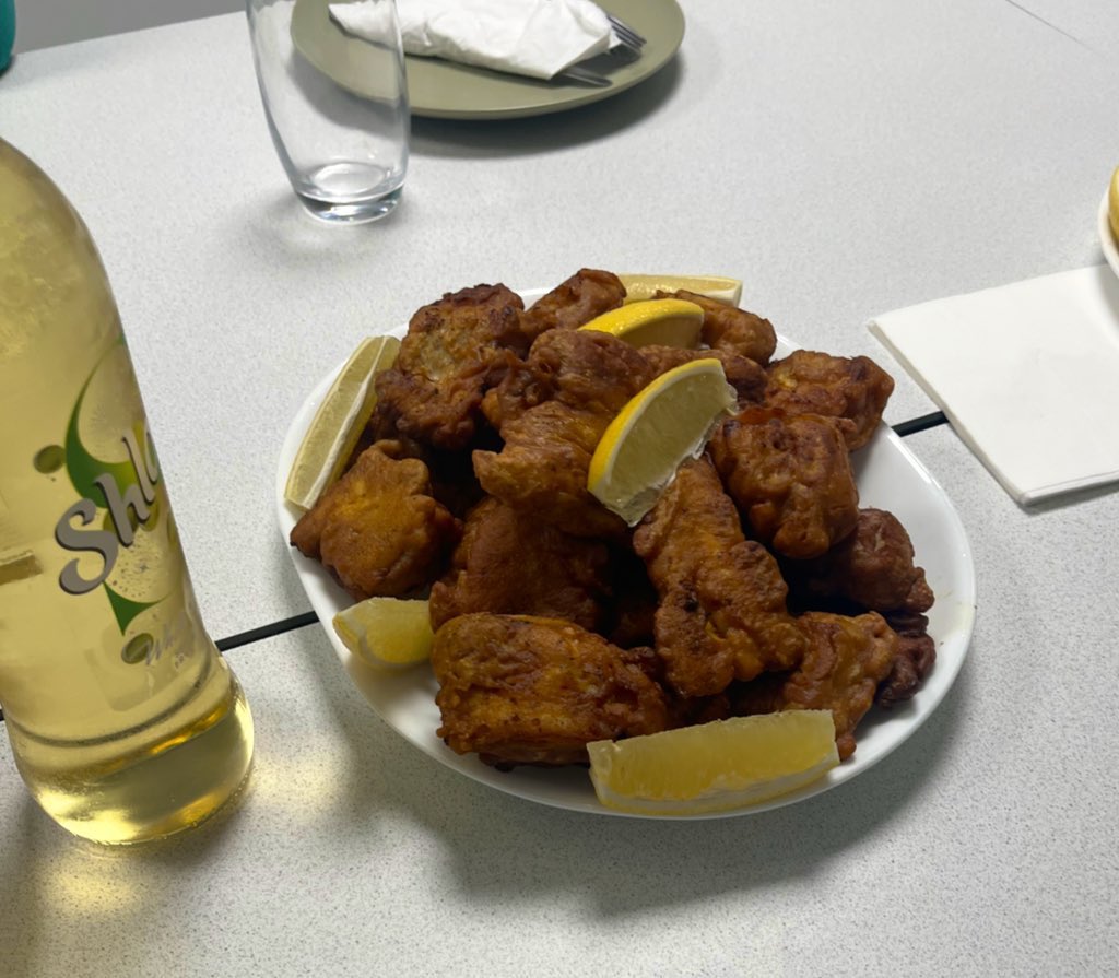 IqraPrimaryA's tweet photo. Flashback to last Thursday and our @ChallengePartnr QAR reviewers enjoying the lunch made by Y6 as part of their learning about Empire. #primarystem #primaryfoodtech #QAR https://t.co/4jM2c5i6x1