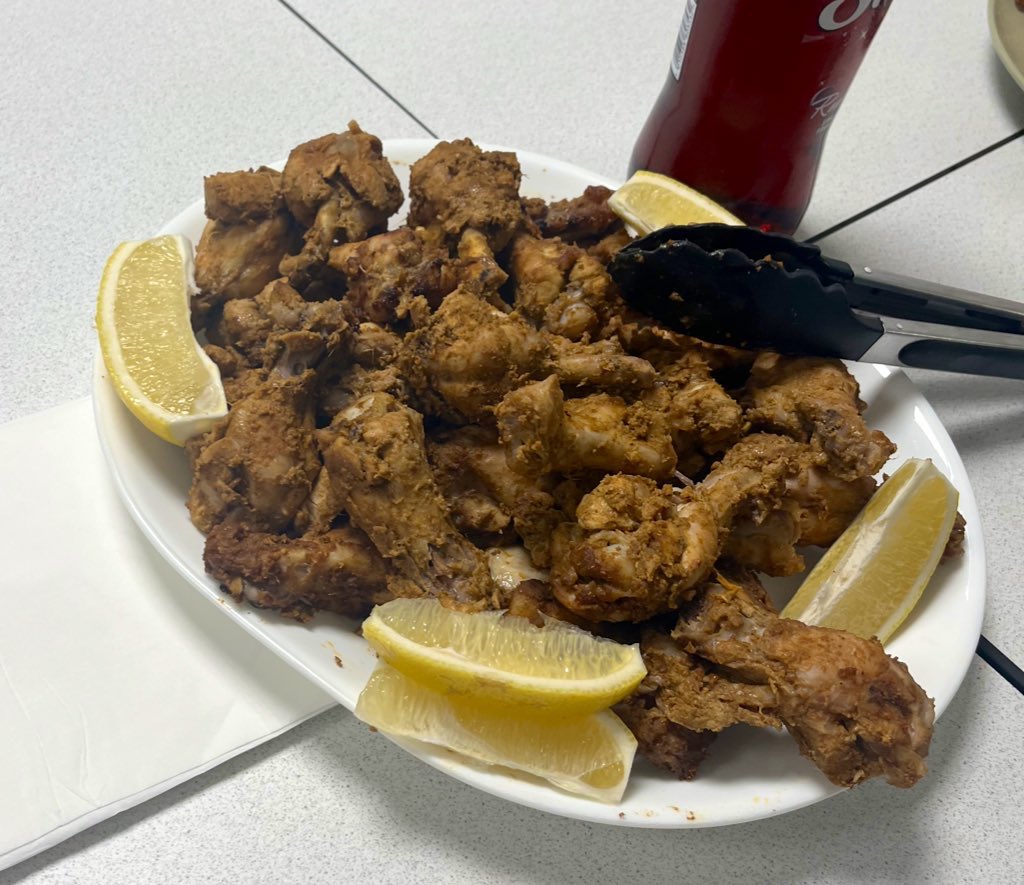 IqraPrimaryA's tweet photo. Flashback to last Thursday and our @ChallengePartnr QAR reviewers enjoying the lunch made by Y6 as part of their learning about Empire. #primarystem #primaryfoodtech #QAR https://t.co/4jM2c5i6x1