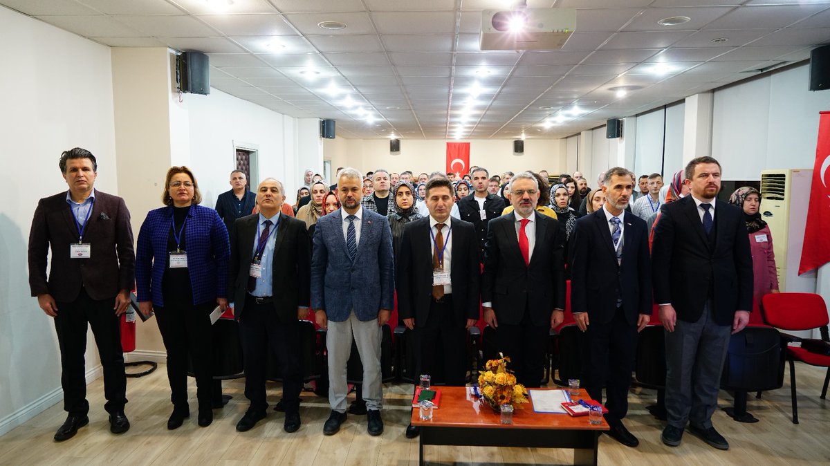 meb_dinogretimi's tweet photo. 📌 Genel Müdürlüğümüz Öğretim Programları ve Materyalleri Daire Başkanlığı tarafından Mersin Hizmet İçi Eğitim Enstitüsünde düzenlenen “Türkiye Yüzyılı Maarif Modeli Program Okuryazarlığı Kursu”, Daire Başkanımız Hasan Özarslan’ın açış konuşmasıyla başladı. https://t.co/Ekeb9d6QwO