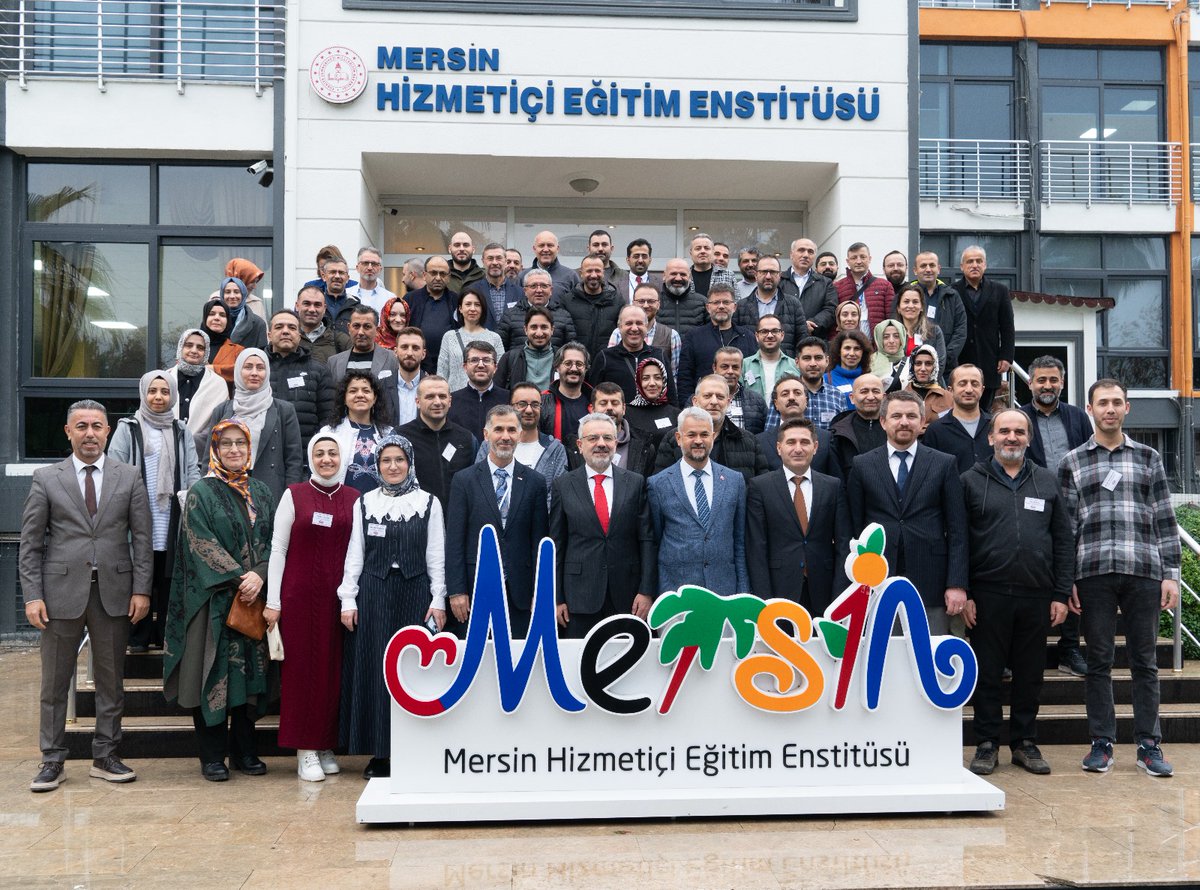 📌 Genel Müdürlüğümüz Öğretim Programları ve Materyalleri Daire Başkanlığı tarafından Mersin Hizmet İçi Eğitim Enstitüsünde düzenlenen “Türkiye Yüzyılı Maarif Modeli Program Okuryazarlığı Kursu”, Daire Başkanımız Hasan Özarslan’ın açış konuşmasıyla başladı.