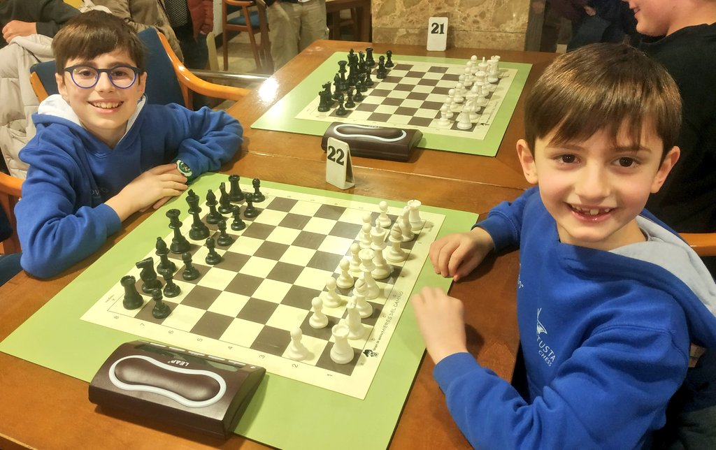 Club Ajedrez Vetusta (@vetustachess) on Twitter photo XXVIII TORNEO DE NAVIDAD
IYAN GLEZ GUEDES SUBCAMPEÓN
Finalizó el clásico open de navidad del <a href="/Ajedrez_Mieres/">GrupoAjedrezMieres</a> con 5 jugadores del <a href="/VetustaChess/">Club Ajedrez Vetusta</a>. <a href="/iyanastur7/">Iyanastur7</a> logró un buen 2° puesto 6/7, Dani Solís 5° 5/7, <a href="/georgemartinf/">GeorgeMartin</a> 4.5/7 y Pablo y Diego Álvarez 2/7
info64.org/xxviii-torneo-… XXVIII TORNEO DE NAVIDAD
IYAN GLEZ GUEDES SUBCAMPEÓN
Finalizó el clásico open de navidad del <a href="/Ajedrez_Mieres/">GrupoAjedrezMieres</a> con 5 jugadores del <a href="/VetustaChess/">Club Ajedrez Vetusta</a>. <a href="/iyanastur7/">Iyanastur7</a> logró un buen 2° puesto 6/7, Dani Solís 5° 5/7, <a href="/georgemartinf/">GeorgeMartin</a> 4.5/7 y Pablo y Diego Álvarez 2/7
info64.org/xxviii-torneo-…