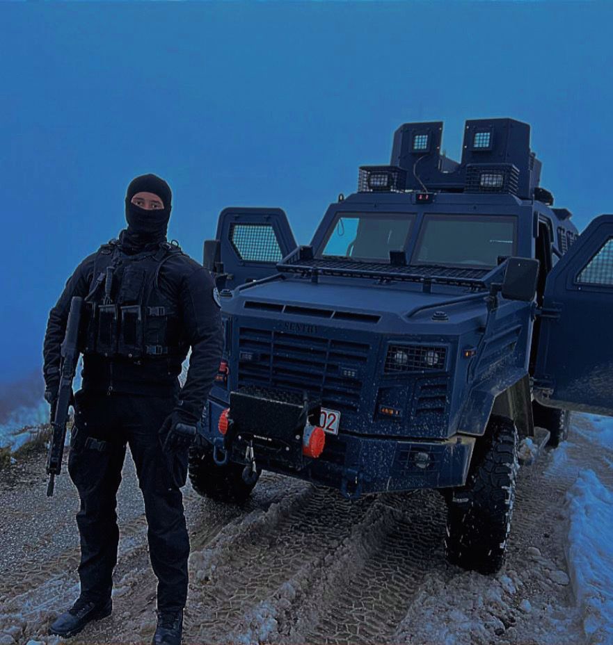 mightykosovo's tweet photo. RIU 👮🏻‍♂️🦅 https://t.co/BD06Z6cNAZ