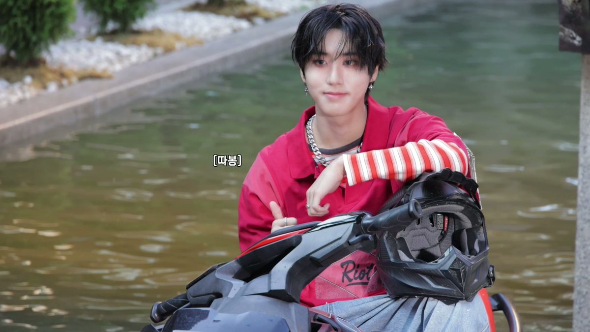 Stray_Kids's tweet photo. Stray Kids(스트레이 키즈) "Walkin On Water" M/V MAKING FILM

https://t.co/ru0noRCpdt

Listen to "合 (HOP)" now💦
https://t.co/OQvfDaj8iT

Listen to "Walkin On Water (Remixes)" now🛷
https://t.co/sYgMSgNiu0 

#StrayKids #스트레이키즈
#合 #HOP 
#SKZHOP_HIPTAPE
#WalkinOnWater 
#StrayKidsComeback
#YouMakeStrayKidsStay