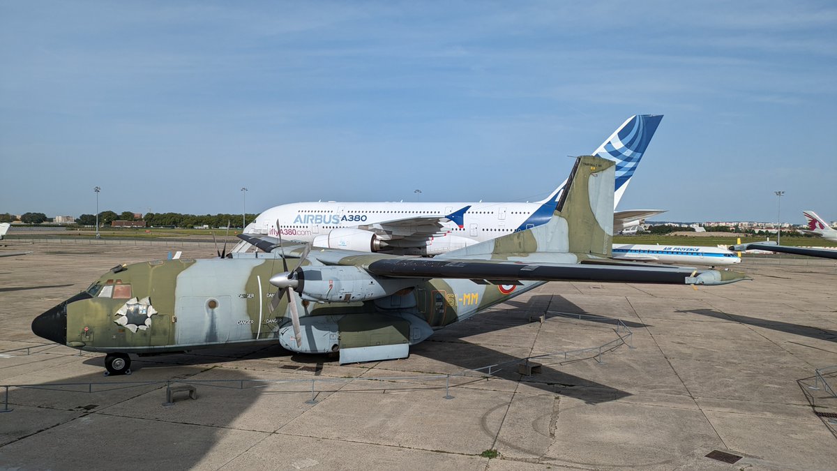 MuseeAirEspace's tweet image. #CeJourLà #OnThisDay - Le 16 décembre 1959, signature de l'accord franco-allemand pour l’avion de transport militaire #Transall C 160. Le @MuseeAirEspace en expose deux sur son tarmac, le #C160 R18 Ville de Kolwezi (61-MM) F-RAMM et le C 160 G « Gabriel » n°1.
