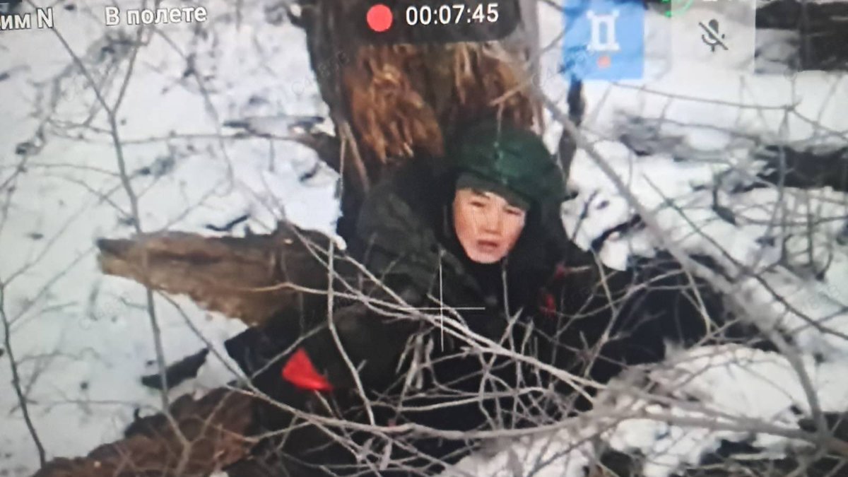 sternenko's tweet photo. Цей кореєць сидить на Курщині та дуже чек��є на ваш донат на FPV https://t.co/fg3bs2msUh

Але без жартів, штурми дуже масовані, ми беремо нові і нові запити від підрозділів, тому ваша поміч вкрай потрібна. https://t.co/3tMQtcZeUM
