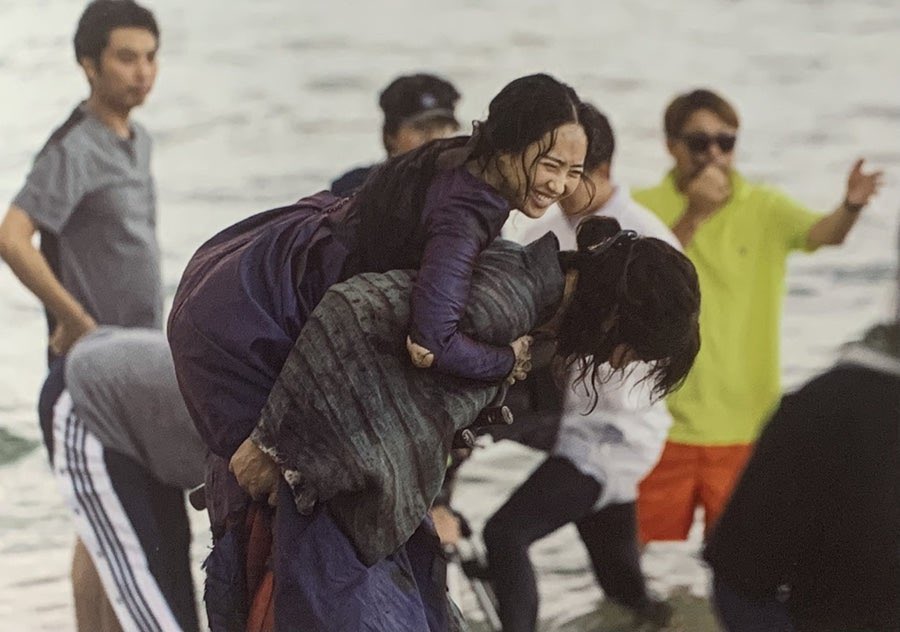 동매양화 피떡에 옷 다 터졌는데 행복해보임