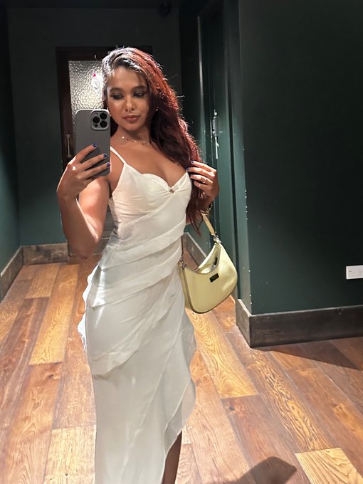 Watch MiaZ's leaked NSFW photo on TwXstars