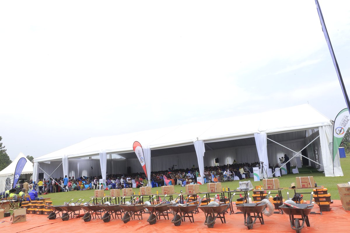 EACOP_'s tweet photo. The graduating students will all receive startup kits tailored to their fields of study, including sewing machines, toolboxes, electrical kits, hairdressing and salon equipment, among others.
#EACOPUpdates https://t.co/Gc3ClMQpQN