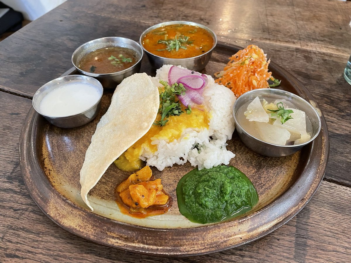 yamasan20191's tweet image. 別府　TANE
別府駅から徒歩5分くらいの所にある南インドカレー店
ベジミールス1500円
優しいお味で美味しく癒されます😋
#別府 #TANE