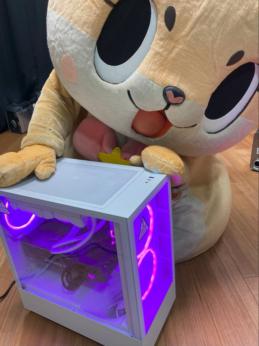 applied_group's tweet photo. ゲーミングPCプレゼントキャンペーン

　←固定ポスト　　　お年玉→

@hows_official 
＠CityJohoFukuoka 
アプライドグループのアカウントを
フォローしてお待ちください( ˘ω˘ ) https://t.co/c0psChxCSD