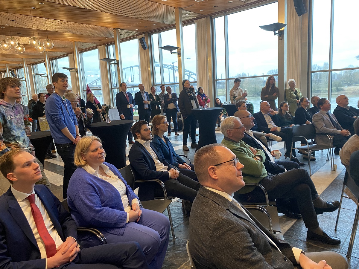 Vanaf 1 januari 2025 werken Provinciale Staten met een nieuw vergadermodel. De grootste verandering: de toevoeging van de Verkenning. Dan kan je gebruikmaken van je recht om in te spreken ➡️ bit.ly/3VJmiZI