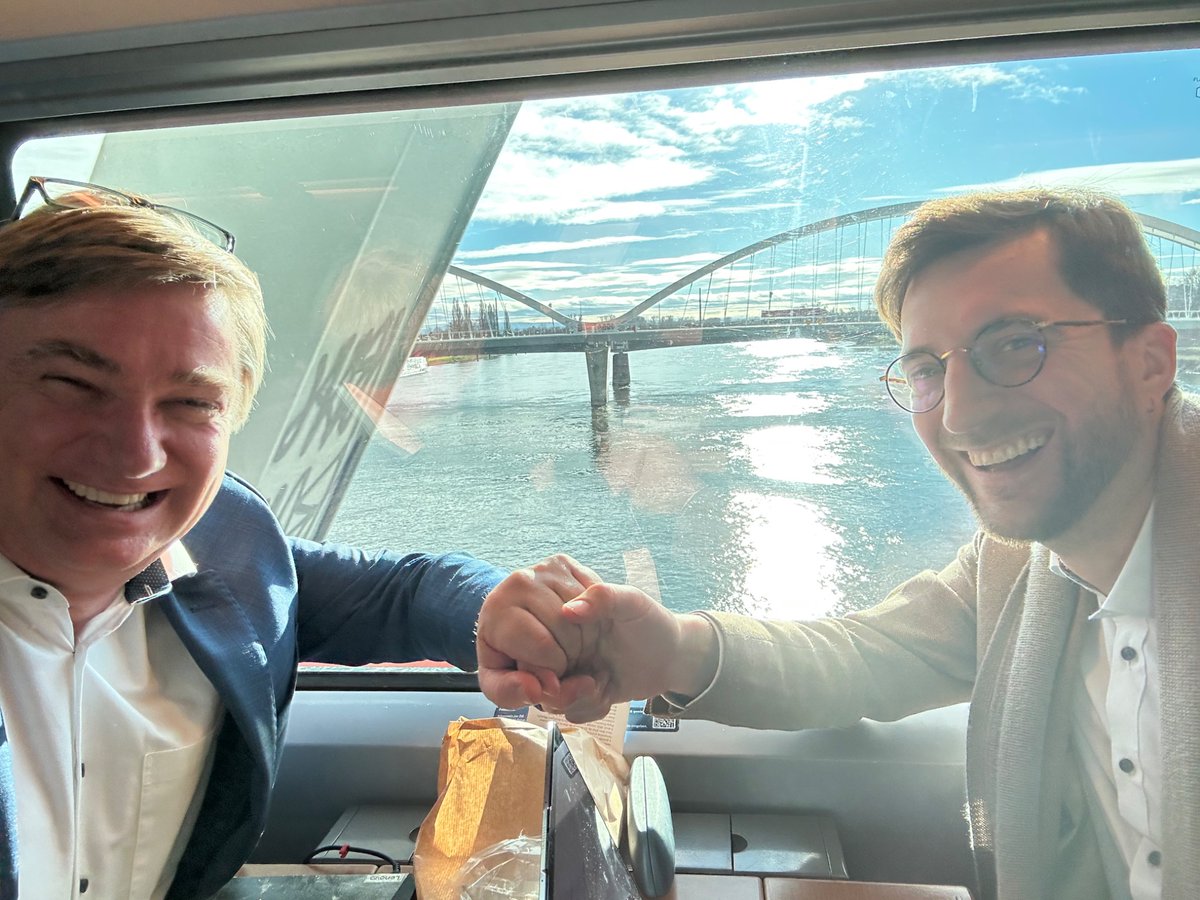 Tobias Bütow 🇺🇦🇪🇺🌍 (@tobiasbtow) on Twitter photo Le Rhein. Gemeinsam reisen <a href="/dfbf_fcfa/">Bürgerfonds 🇩🇪🇫🇷 Fonds citoyen</a> & <a href="/ofaj_dfjw/">🇫🇷 OFAJ_DFJW 🇩🇪</a> von #Paris nach #Berlin. Der erste Schnellzug 🚄 zwischen beiden Hauptstädten ist eine fantastische Nachricht für junge Menschen & alle Bürger:innen in beiden Ländern. 🇫🇷🇩🇪🇪🇺 Le Rhein. Gemeinsam reisen <a href="/dfbf_fcfa/">Bürgerfonds 🇩🇪🇫🇷 Fonds citoyen</a> & <a href="/ofaj_dfjw/">🇫🇷 OFAJ_DFJW 🇩🇪</a> von #Paris nach #Berlin. Der erste Schnellzug 🚄 zwischen beiden Hauptstädten ist eine fantastische Nachricht für junge Menschen & alle Bürger:innen in beiden Ländern. 🇫🇷🇩🇪🇪🇺