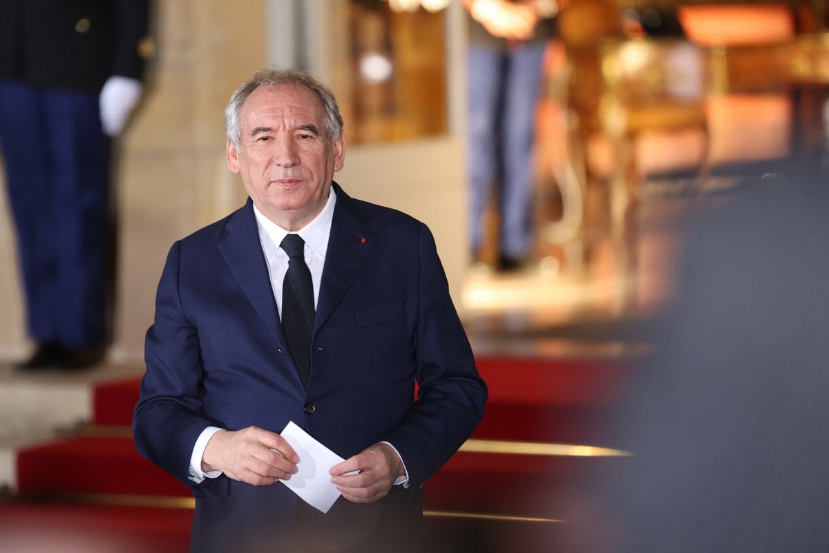 leparisien_pol's tweet photo. François Bayrou se rendra au Conseil municipal de Pau ce lundi et compte rester maire
➡️ https://t.co/FCQohtALmV https://t.co/WqkHlrKK0B