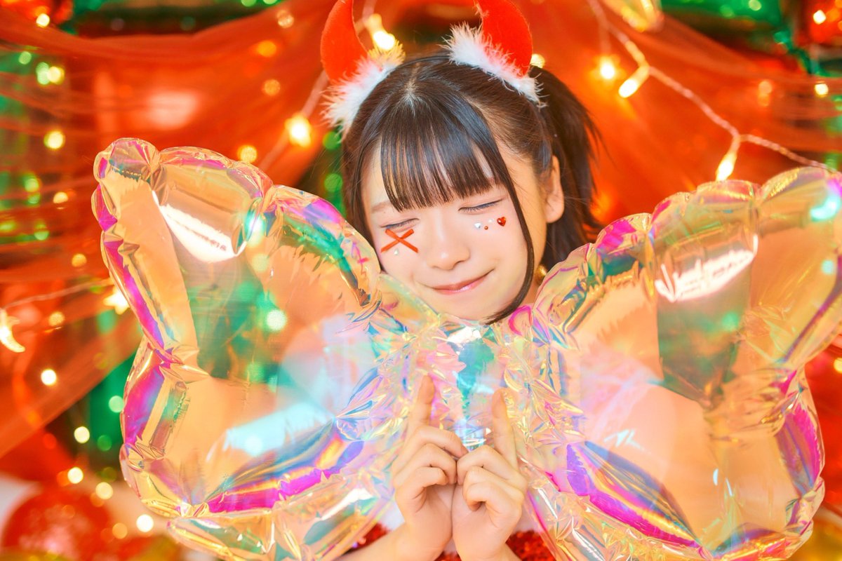 クリスマスビジュアル公開🎄.*

✰⋆｡:ﾟ･*☽:ﾟ･⋆｡✰⋆｡:ﾟ･*☽:ﾟ･⋆｡✰⋆｡:ﾟ･*☽

サンタさん、来るといいね！🎅🏻

🪄三井いろは
🪄担当カラー 黄
🪄属性 雷
🪄ここだけは負けない事 たくさん食べられる

【<a href="/mitsuiiroha/">三井いろは(まねきケチャ)</a> 】