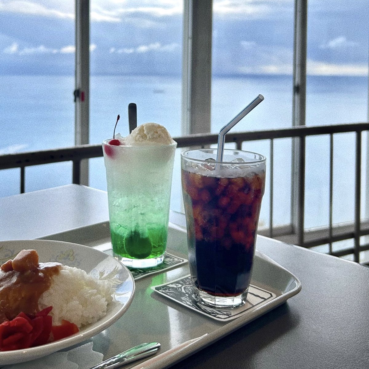 _1294_ms_'s tweet photo. 約55分かけて、フロアがゆっくりと回転する喫茶室 🍹 https://t.co/DFcYMPraEn