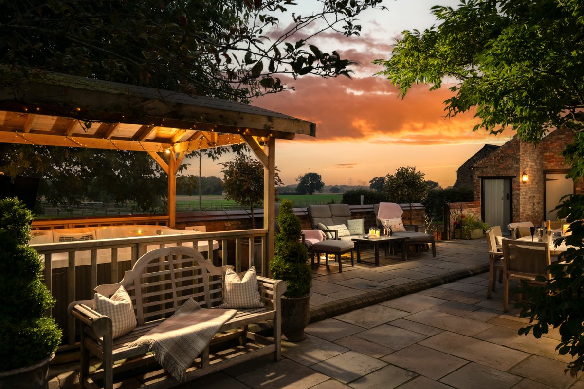 premiercottages's tweet photo. Clock Farm House sleeps up to 10 guests in Yorkshire. Find out more: https://t.co/7d09csDdsd https://t.co/asxqhvJFYs