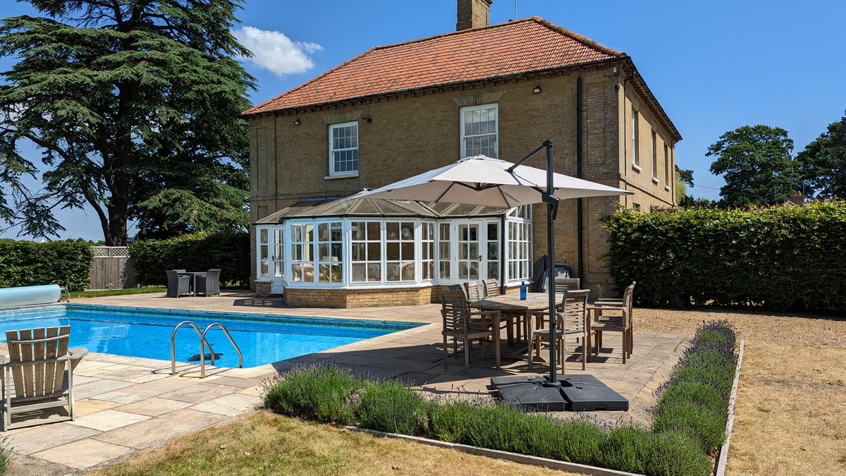 premiercottages's tweet photo. Godwick Hall is set in 100 acres of stunning parkland in North Norfolk, where an elegant country manor house and a luxurious cottage provide stylish holiday accommodation for 6 &amp; 14 guests. Find out more: https://t.co/h8vi0zMAkF https://t.co/16s9hMPBge