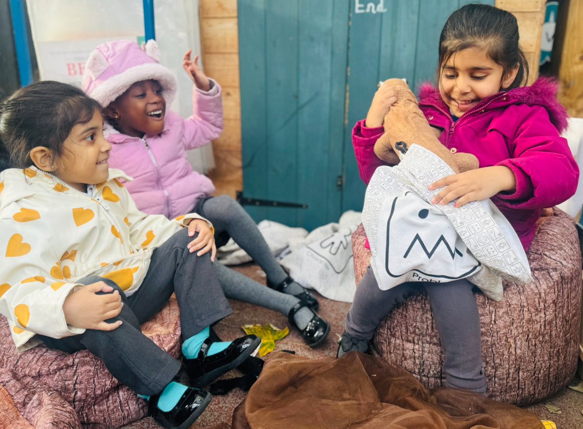 TalesToolkit's tweet photo. The energy at @Lift_Lea_Forest is absolutely infectious as children engage with our Big Kit! It's inspiring to see excited faces as they bring their stories to life.
#TalesToolkit #OutdoorLearning #BigKit #CreativePlay #ImaginationInAction https://t.co/REnQOw2i3y