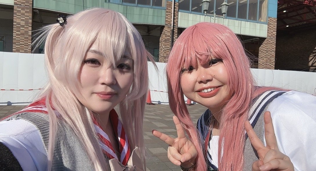 koyu_csp's tweet photo. @aya78033519 @aka_zeon04 ああっ泣いてしまう！
着せ恋の乾姉妹でした激寒でほとんどコート着てました🧥 https://t.co/hEg4dIADGK
