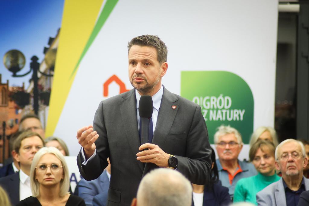 lukaszluk's tweet photo. Rafał Trzaskowski w Olsztynie pokazuje, jak rozumie współpracę z samorządami. Prezydent Warszawy, spotykając się z mieszkańcami Olsztyna, podkreśla wagę dialogu i zaangażowania obywatelskiego na poziomie lokalnym. #Trzaskowski2025 https://t.co/GFRZsL2zi6