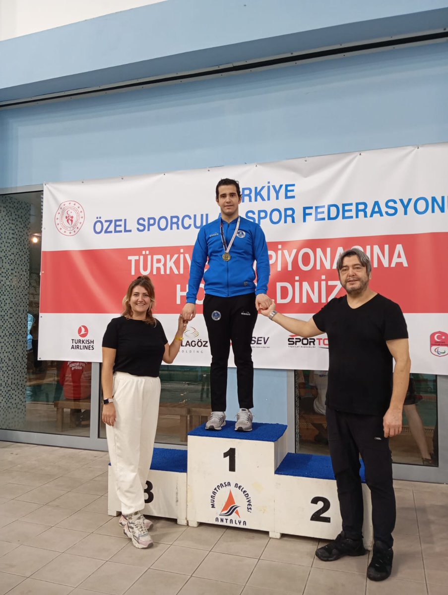 kagitspor's tweet photo. Antalya’da yapılan özel sporcular Türkiye yüzme Şampiyonasında 800 metre serbest yüzme katagorisinde  Şampiyon olan sporcumuz Abdülkerim Bugrahan Çetin'i kulüp başkanımız ve yöneticilerimiz tebrik etti. https://t.co/cJpJWTSjak