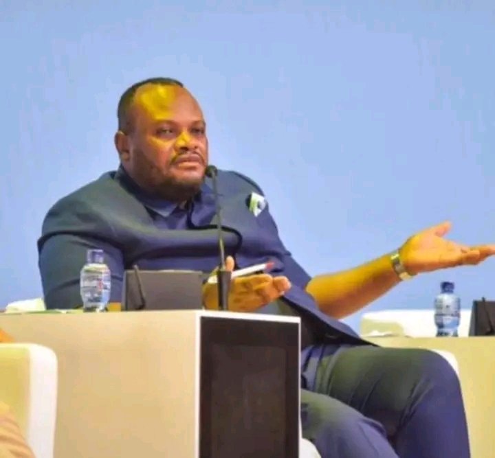 OrdilonbdB's tweet image. L'actuel Gouverneur Daniel BUMBA : J'ai l'intention de développer #Kinshasa_RDC mais la pluie m'énerve😂😂😂...NA BANDA KO KANGA MBULA ? 
#OrdilonBD seul Dieu qui me suffit ✊ Spiritous toujours.