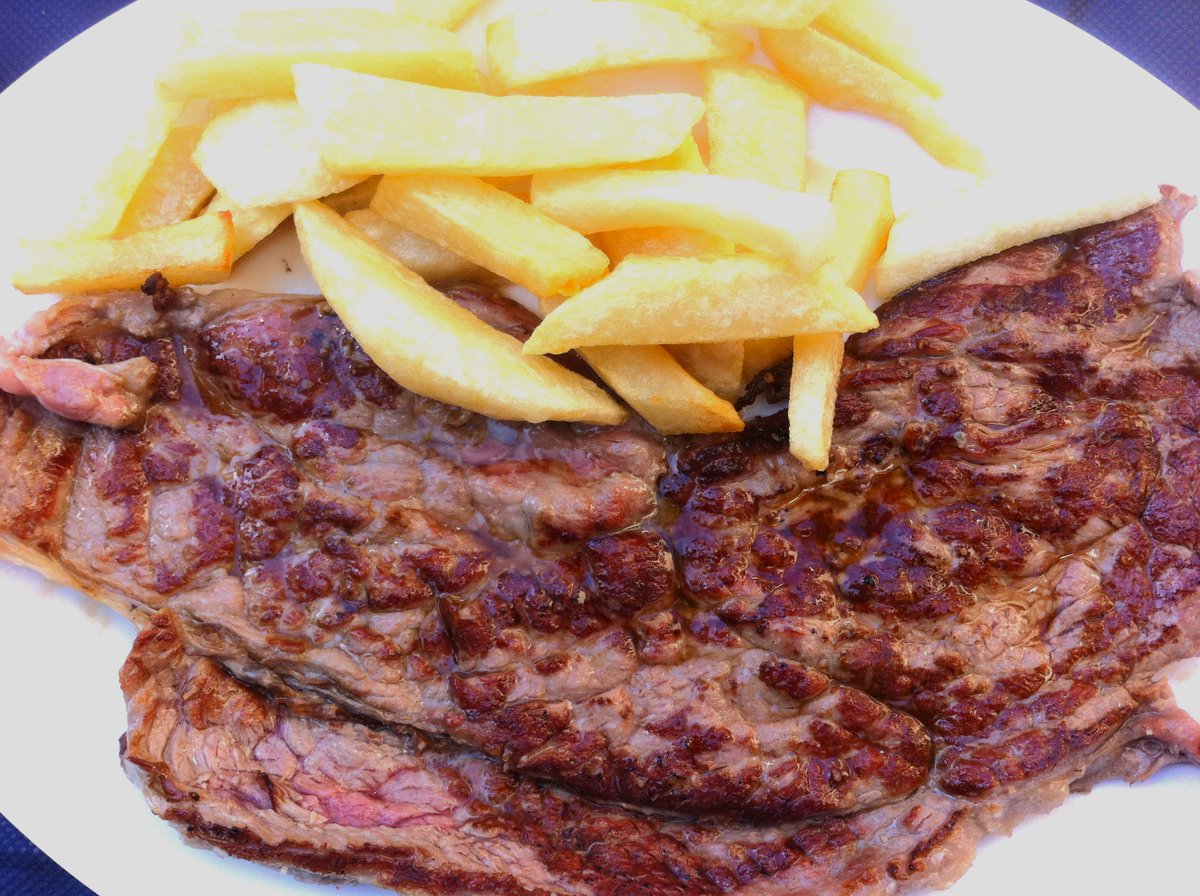 Ara sí que el Brisas do Sil viu els últims mesos d'existència. A la primavera, el gallec més popular del #Poblesec deixarà de pertànyer a la família González (l'actual propietari és el fill dels amos de sempre), aprofitant que la cuinera, "la tía", es jubila (Jaume Fabra 16)